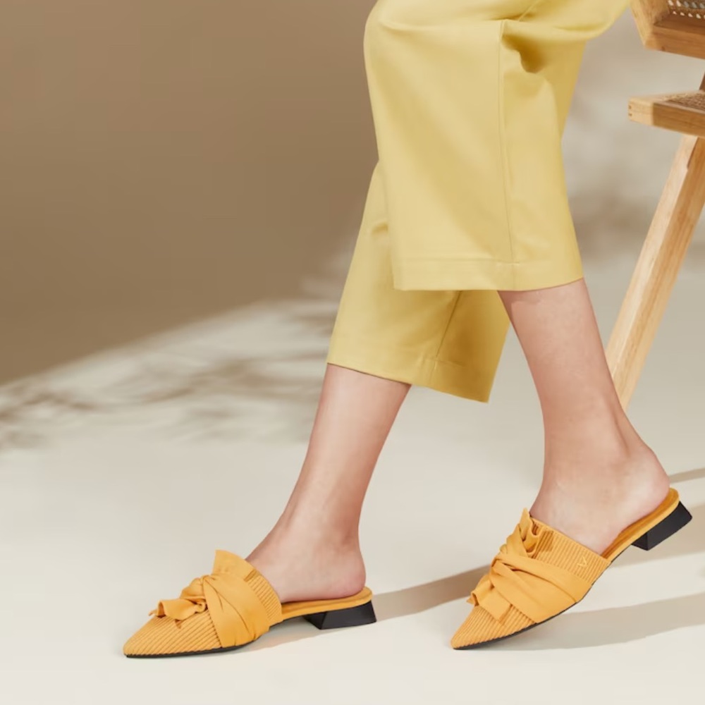 Vivaia Yaffa Pointed-Toe Knot Sandals